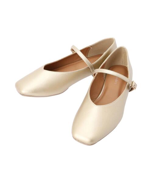 Lugnoncure（ルノンキュール）の「ローヒールストラップパンプス（パンプス・レディース・オフホワイト/ブラック/ゴールド・L/M）」の6枚目の写真