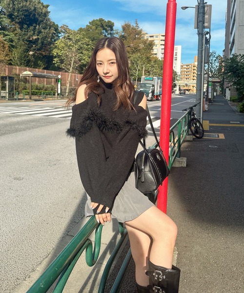 ANDGEEBEE（アンジービー）の「オープンショルダーニットトップス（ニット/セーター・レディース・ホワイト/ブラック・FREE）」の5枚目の写真