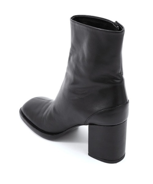 ETRE TOKYO（エトレトウキョウ）の「スムースレザーショートブーツ（ブーツ・レディース・ベージュ/ブラック・37/38/36）」の16枚目の写真