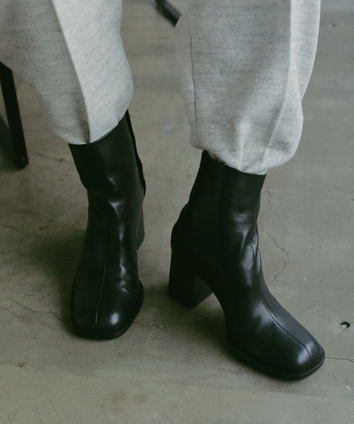 ETRE TOKYO（エトレトウキョウ）の「スムースレザーショートブーツ（ブーツ・レディース・ベージュ/ブラック・37/38/36）」の20枚目の写真