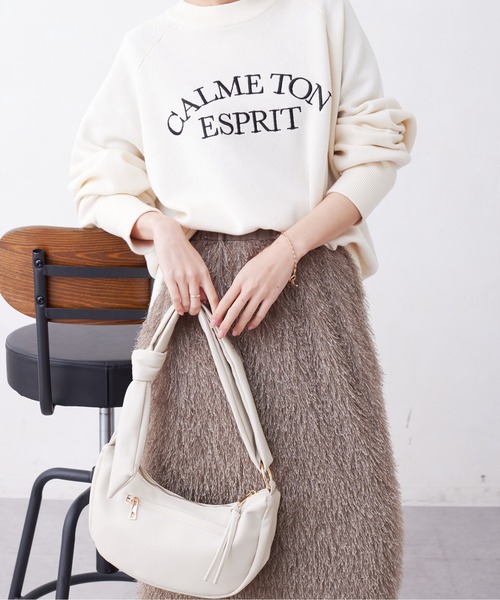 Chez toi(シェトワ)の「ハーフムーンPUショルダー(ショルダーバッグ・レディース・グレイッシュベージュ/ブラック/アイボリー・FREE)」の9枚目の写真