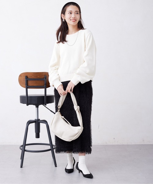 Chez toi(シェトワ)の「ハーフムーンPUショルダー(ショルダーバッグ・レディース・グレイッシュベージュ/ブラック/アイボリー・FREE)」の10枚目の写真