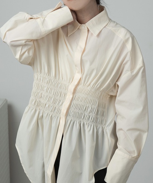 lawgy（ラウジー）の「waist shirring midi shirt / ウエストシャーリングミディシャツ（シャツ/ブラウス・レディース・ホワイト/アイボリー・FREE）」の7枚目の写真