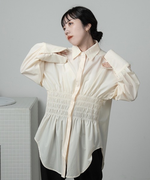 lawgy（ラウジー）の「waist shirring midi shirt / ウエストシャーリングミディシャツ（シャツ/ブラウス・レディース・ホワイト/アイボリー・FREE）」の4枚目の写真