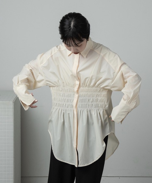 lawgy（ラウジー）の「waist shirring midi shirt / ウエストシャーリングミディシャツ（シャツ/ブラウス・レディース・ホワイト/アイボリー・FREE）」の6枚目の写真