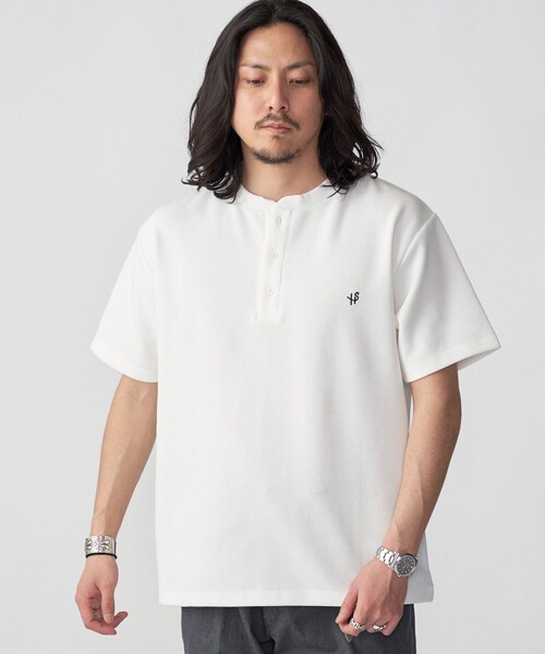 SHIPS（シップス）の「【WEB限定】SHIPS:〈手洗い可能/抗菌/防臭〉ワンポイント ロゴ バーズアイ ヘンリーネック Tシャツ（Tシャツ/カットソー・メンズ・オフホワイト/ホワイト/ネイビー/ダークブルー/ライトグレー/ロイヤルブルー・SMALL/MEDIUM/LARGE/X-LARGE）」の2枚目の写真