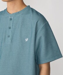 【WEB限定】SHIPS:〈手洗い可能/抗菌/防臭〉ワンポイント ロゴ バーズアイ ヘンリーネック Tシャツ