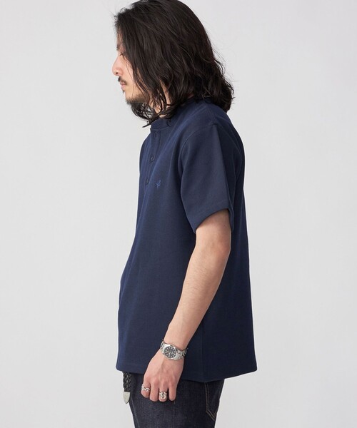 SHIPS（シップス）の「【WEB限定】SHIPS:〈手洗い可能/抗菌/防臭〉ワンポイント ロゴ バーズアイ ヘンリーネック Tシャツ（Tシャツ/カットソー・メンズ・オフホワイト/ホワイト/ネイビー/ダークブルー/ライトグレー/ロイヤルブルー・SMALL/MEDIUM/LARGE/X-LARGE）」の22枚目の写真