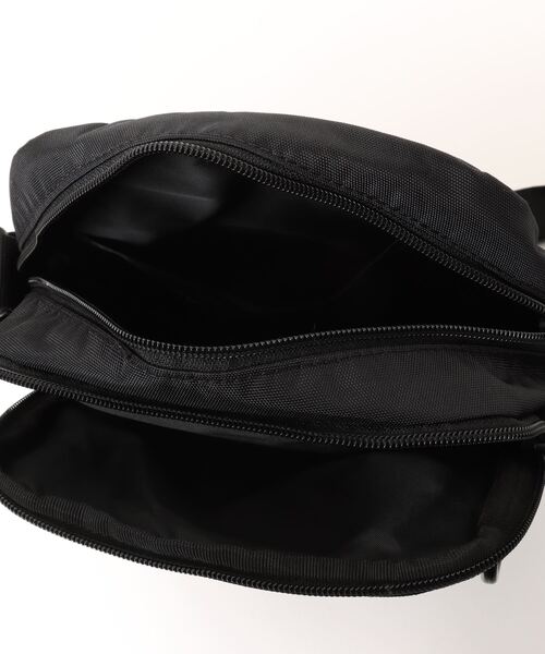 THRASHER（スラッシャー）の「GONZ Mini Shoulder Bag/スラッシャースマートフォン収納可能ワンポイントアイコンミニショルダーバッグ（ショルダーバッグ・メンズ・ブラック×ホワイト・FREE）」の4枚目の写真