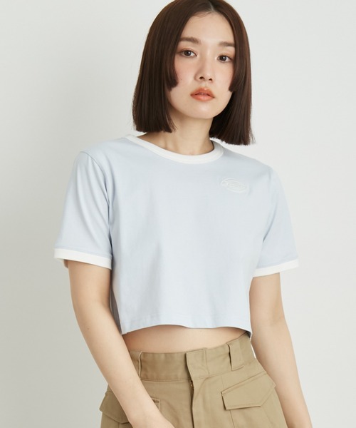 LILY BROWN（リリーブラウン）の「【LILYBROWN Dickies】クロップドロゴTシャツ（Tシャツ/カットソー・レディース・オフホワイト/ブラック/アイボリー/オレンジ/サックスブルー・FREE）」の4枚目の写真