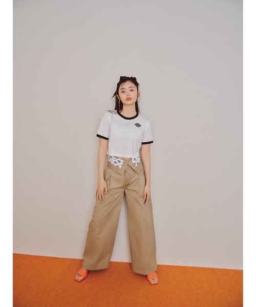 LILY BROWN（リリーブラウン）の「【LILYBROWN Dickies】クロップドロゴTシャツ（Tシャツ/カットソー・レディース・オフホワイト/ブラック/アイボリー/オレンジ/サックスブルー・FREE）」の8枚目の写真