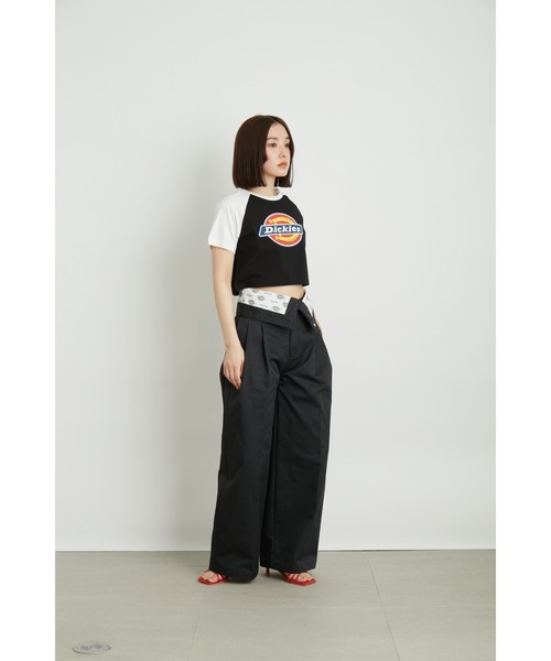 LILY BROWN（リリーブラウン）の「【LILYBROWN Dickies】クロップドロゴTシャツ（Tシャツ/カットソー・レディース・オフホワイト/ブラック/アイボリー/オレンジ/サックスブルー・FREE）」の12枚目の写真