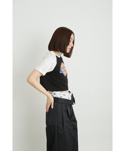 LILY BROWN（リリーブラウン）の「【LILYBROWN Dickies】クロップドロゴTシャツ（Tシャツ/カットソー・レディース・オフホワイト/ブラック/アイボリー/オレンジ/サックスブルー・FREE）」の14枚目の写真