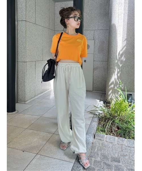 LILY BROWN（リリーブラウン）の「【LILYBROWN Dickies】クロップドロゴTシャツ（Tシャツ/カットソー・レディース・オフホワイト/ブラック/アイボリー/オレンジ/サックスブルー・FREE）」の10枚目の写真