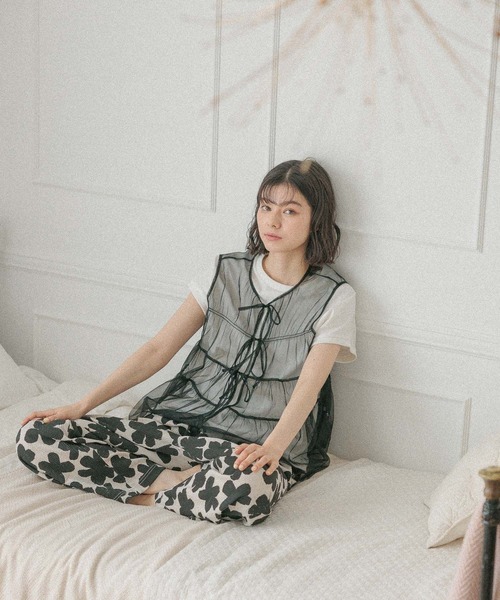 niko and...（ニコアンド）の「チュールリボンベスト（ベスト・レディース・オフホワイト/ブラック・FREE）」の5枚目の写真