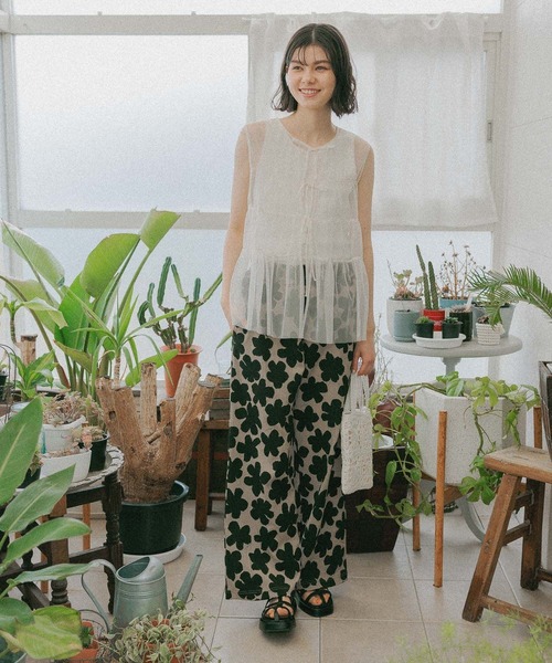 niko and...（ニコアンド）の「チュールリボンベスト（ベスト・レディース・オフホワイト/ブラック・FREE）」の3枚目の写真