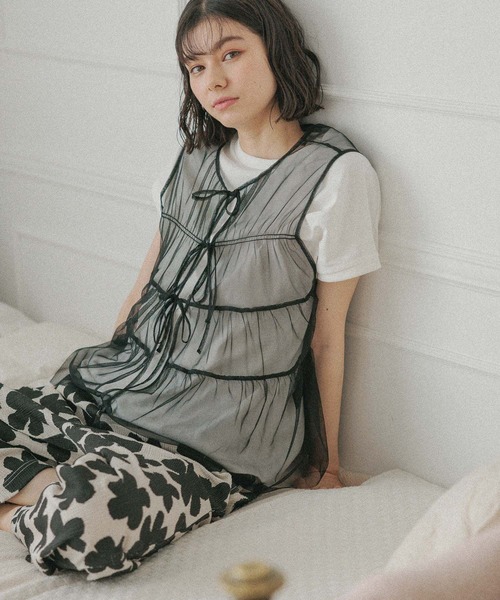 niko and...（ニコアンド）の「チュールリボンベスト（ベスト・レディース・オフホワイト/ブラック・FREE）」の6枚目の写真