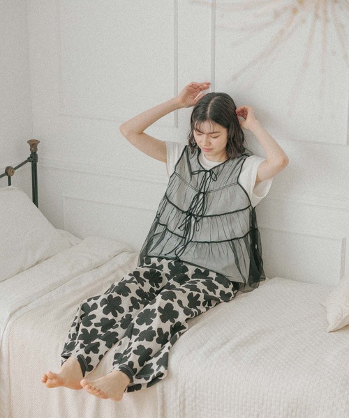 niko and...（ニコアンド）の「チュールリボンベスト（ベスト・レディース・オフホワイト/ブラック・FREE）」の4枚目の写真