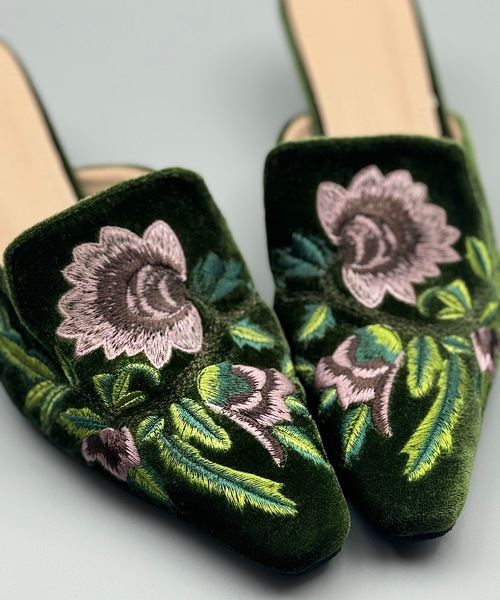 ANOTHER S（アナザーエス）の「ベロア＋刺繍ポインテッドトゥミュール（サンダル・レディース・グリーン/ブラック/ベージュ・39/38/37）」の13枚目の写真