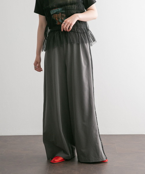 KBF（ケイビーエフ）の「ストライプWIDEトラックパンツ（その他パンツ・レディース・ブルー系その他/グレー系その他・ONE）」の3枚目の写真