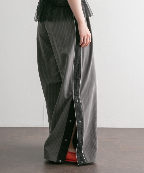 KBF（ケイビーエフ）の「ストライプWIDEトラックパンツ（その他パンツ・レディース・ブルー系その他/グレー系その他・ONE）」の6枚目の写真