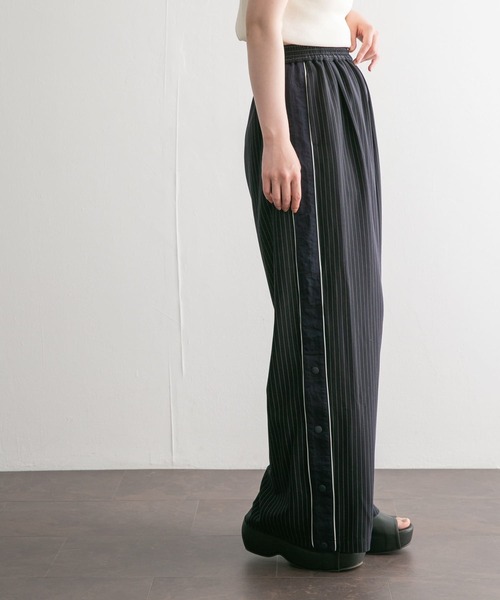 KBF（ケイビーエフ）の「ストライプWIDEトラックパンツ（その他パンツ・レディース・ブルー系その他/グレー系その他・ONE）」の13枚目の写真