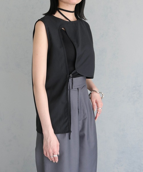 &g'aime（アンジェム）の「【&g'aime】アシメデザインノースリトップス（シャツ/ブラウス・レディース・ブラック/チャコールグレー・FREE）」の4枚目の写真