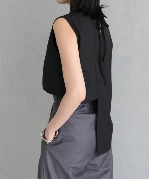 &g'aime（アンジェム）の「【&g'aime】アシメデザインノースリトップス（シャツ/ブラウス・レディース・ブラック/チャコールグレー・FREE）」の9枚目の写真