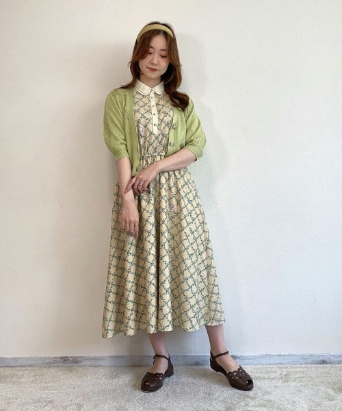 an another angelus（アンアナザーアンジェラス）の「SAVONパッケージ釦透かし編み5分袖ニットカーディガン/ananotherangelus（カーディガン/ボレロ・レディース・ライトグリーン/パープル・FREE）」の9枚目の写真