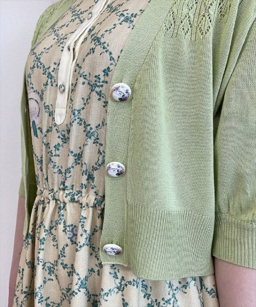 an another angelus（アンアナザーアンジェラス）の「SAVONパッケージ釦透かし編み5分袖ニットカーディガン/ananotherangelus（カーディガン/ボレロ・レディース・ライトグリーン/パープル・FREE）」の10枚目の写真