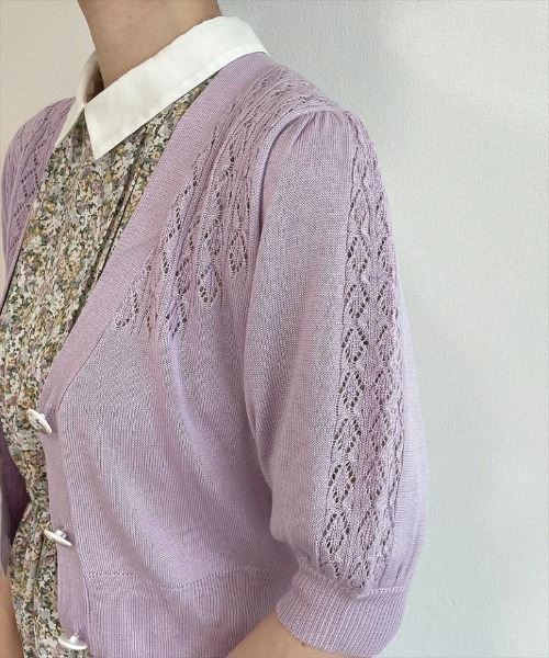 an another angelus（アンアナザーアンジェラス）の「SAVONパッケージ釦透かし編み5分袖ニットカーディガン/ananotherangelus（カーディガン/ボレロ・レディース・ライトグリーン/パープル・FREE）」の16枚目の写真