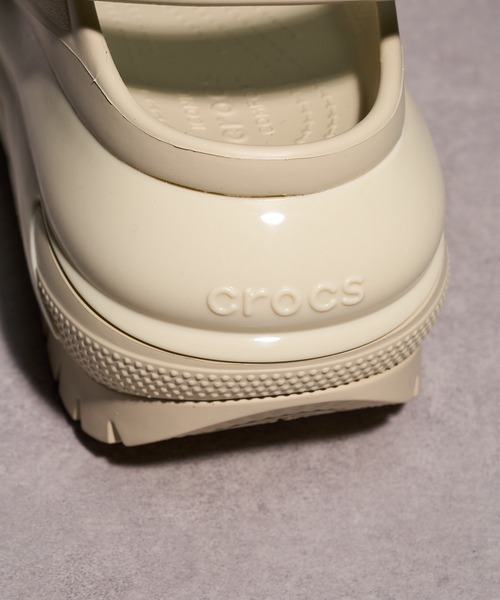 crocs（クロックス）の「【crocs】MEGA CRUSH SANDAL メガクラッシュ サンダル 厚底（サンダル・レディース・ホワイト/ベージュ/ブラック・22cm/23cm/24cm/25cm）」の8枚目の写真