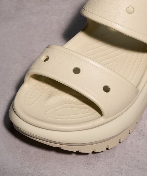 crocs（クロックス）の「【crocs】MEGA CRUSH SANDAL メガクラッシュ サンダル 厚底（サンダル・レディース・ホワイト/ベージュ/ブラック・22cm/23cm/24cm/25cm）」の7枚目の写真
