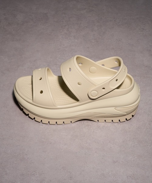 crocs（クロックス）の「【crocs】MEGA CRUSH SANDAL メガクラッシュ サンダル 厚底（サンダル・レディース・ホワイト/ベージュ/ブラック・22cm/23cm/24cm/25cm）」の4枚目の写真