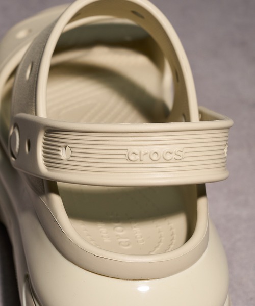crocs（クロックス）の「【crocs】MEGA CRUSH SANDAL メガクラッシュ サンダル 厚底（サンダル・レディース・ホワイト/ベージュ/ブラック・22cm/23cm/24cm/25cm）」の9枚目の写真