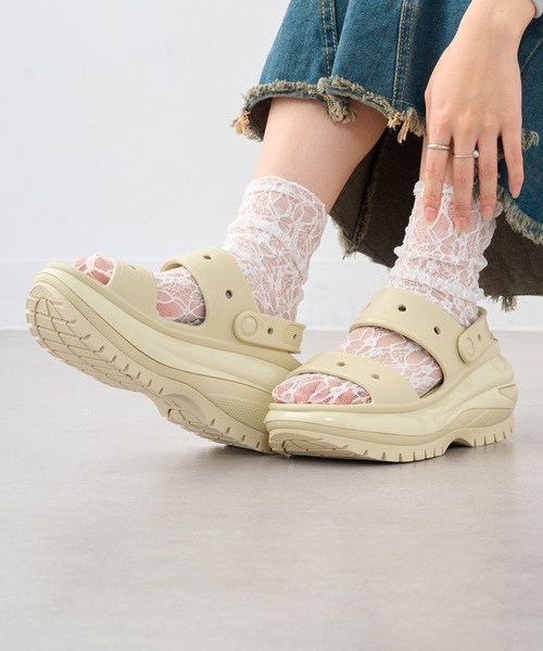 crocs（クロックス）の「【crocs】MEGA CRUSH SANDAL メガクラッシュ サンダル 厚底（サンダル・レディース・ホワイト/ベージュ/ブラック・22cm/23cm/24cm/25cm）」の19枚目の写真