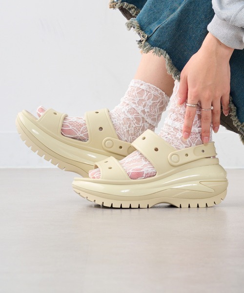 crocs（クロックス）の「【crocs】MEGA CRUSH SANDAL メガクラッシュ サンダル 厚底（サンダル・レディース・ホワイト/ベージュ/ブラック・22cm/23cm/24cm/25cm）」の21枚目の写真