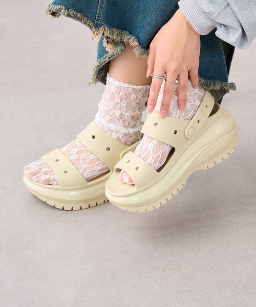 crocs（クロックス）の「【crocs】MEGA CRUSH SANDAL メガクラッシュ サンダル 厚底（サンダル・レディース・ホワイト/ベージュ/ブラック・22cm/23cm/24cm/25cm）」の20枚目の写真