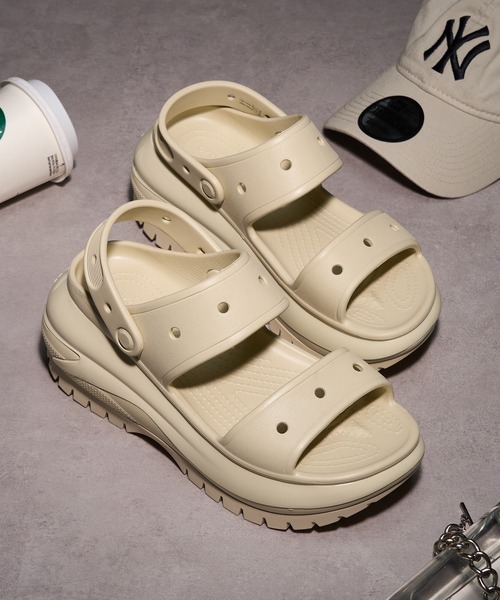 crocs（クロックス）の「【crocs】MEGA CRUSH SANDAL メガクラッシュ サンダル 厚底（サンダル・レディース・ホワイト/ベージュ/ブラック・22cm/23cm/24cm/25cm）」の18枚目の写真