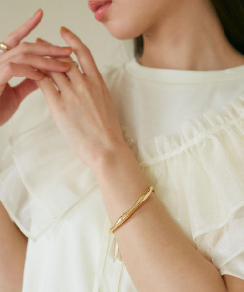 VIS（ビス）の「オーバルメタルバングル（ブレスレット・レディース・シルバー/ゴールド・FREE）」の2枚目の写真