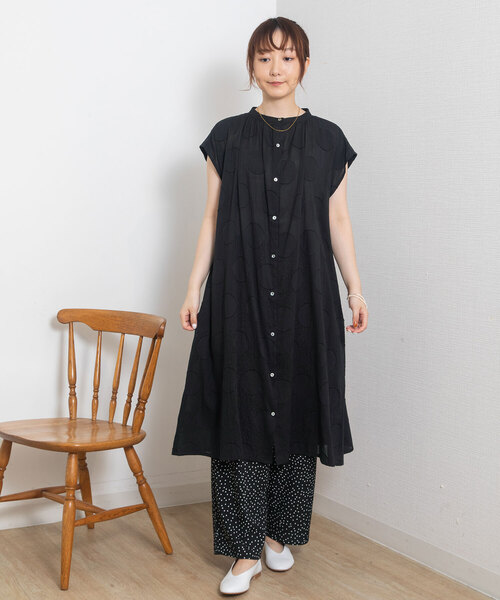 POU DOU DOU（プードゥドゥ）の「＜madeinINDIA＞サークルカットドビーワンピース（ワンピース・レディース・ライトブルー/ブラック/オフホワイト・3）」の17枚目の写真