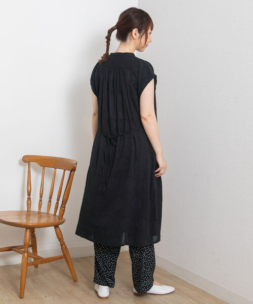 POU DOU DOU（プードゥドゥ）の「＜madeinINDIA＞サークルカットドビーワンピース（ワンピース・レディース・ライトブルー/ブラック/オフホワイト・3）」の19枚目の写真