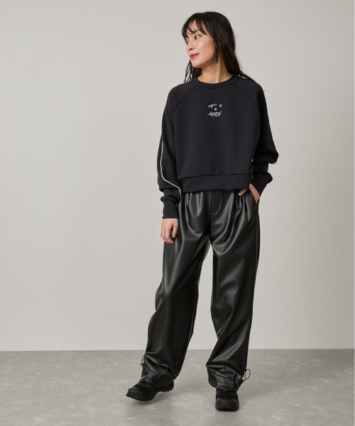 agnes b.（アニエスベー）の「＜WEB限定＞【agnes b.×NERGY】クロップド丈クルーネックプルオーバー（Tシャツ/カットソー・レディース・キナリ/ブラック・FREE）」の3枚目の写真