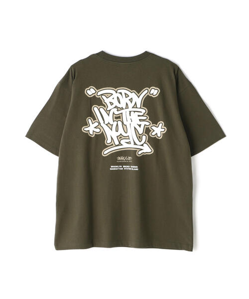 AVIREX（アヴィレックス）の「《直営店限定》GRAFFITI T-SHIRT "BORN IN THE NYC" / グラフィティ Tシャツ "ボーン イン ザ ニューヨーク" / AVIREX / アヴィレックス（Tシャツ/カットソー・メンズ・オリーブ系/ネイビー/ホワイト/ブラック・M/L/2XL/XL）」の4枚目の写真