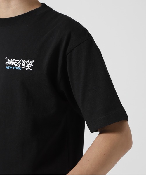 AVIREX（アヴィレックス）の「《直営店限定》GRAFFITI T-SHIRT "BORN IN THE NYC" / グラフィティ Tシャツ "ボーン イン ザ ニューヨーク" / AVIREX / アヴィレックス（Tシャツ/カットソー・メンズ・オリーブ系/ネイビー/ホワイト/ブラック・M/L/2XL/XL）」の21枚目の写真