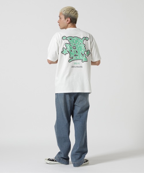 AVIREX（アヴィレックス）の「《直営店限定》GRAFFITI T-SHIRT "BORN IN THE NYC" / グラフィティ Tシャツ "ボーン イン ザ ニューヨーク" / AVIREX / アヴィレックス（Tシャツ/カットソー・メンズ・オリーブ系/ネイビー/ホワイト/ブラック・M/L/2XL/XL）」の10枚目の写真