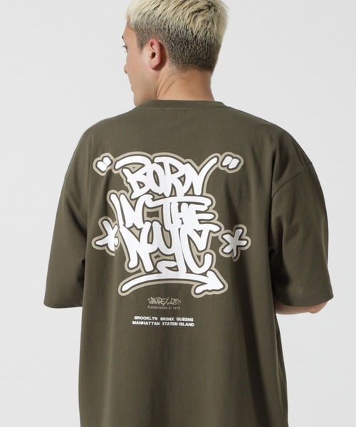 AVIREX（アヴィレックス）の「《直営店限定》GRAFFITI T-SHIRT "BORN IN THE NYC" / グラフィティ Tシャツ "ボーン イン ザ ニューヨーク" / AVIREX / アヴィレックス（Tシャツ/カットソー・メンズ・オリーブ系/ネイビー/ホワイト/ブラック・M/L/2XL/XL）」の7枚目の写真