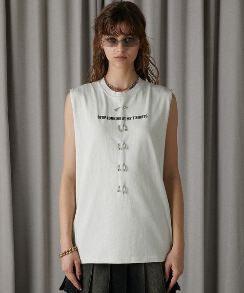 PRANK PROJECT（プランクプロジェクト）の「スタッズピアスロゴトップ / Studs Pierced Logo Top（Tシャツ/カットソー・レディース・アイボリー/チャコールグレー・FREE）」の16枚目の写真