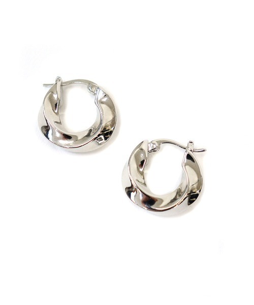 at.(アット)の「【at.】ヌナ ツイストフープピアス(ピアス(両耳用)・レディース・ゴールド/シルバー・FREE)」の17枚目の写真