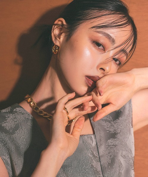 at.(アット)の「【at.】ヌナ ツイストフープピアス(ピアス(両耳用)・レディース・ゴールド/シルバー・FREE)」の13枚目の写真